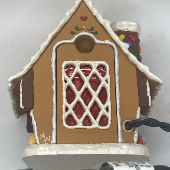 Hallmark Ornament: 2002 light up Gingerbread Cottage - Picture 4 of 13